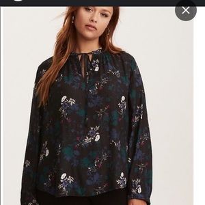 Torrid Crepe Smocked Neckline Tunic Top Floral blouse long sleeve tie front 2X